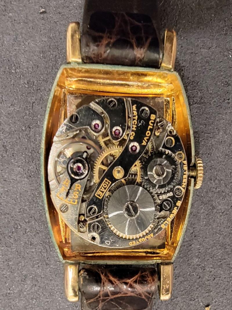 10AE movement and 15 Jewels clearly shown